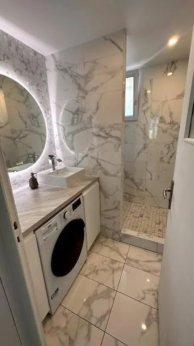 Appartement 3 Chambres + Parking A Lyon 7 Apartment