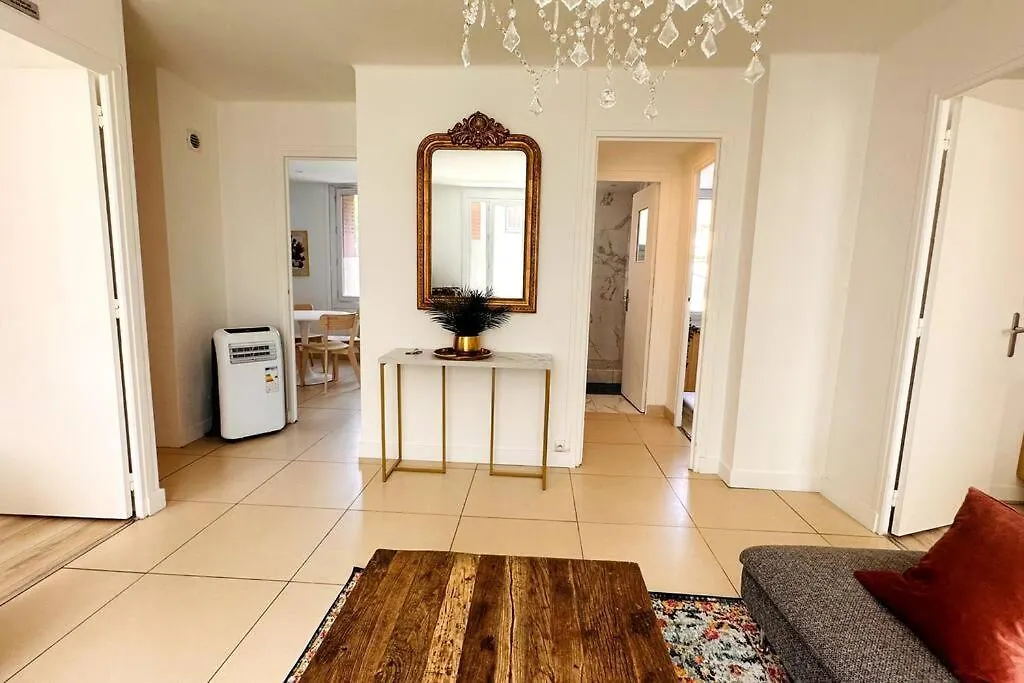 Apartment Appartement 3 Chambres + Parking A Lyon 7