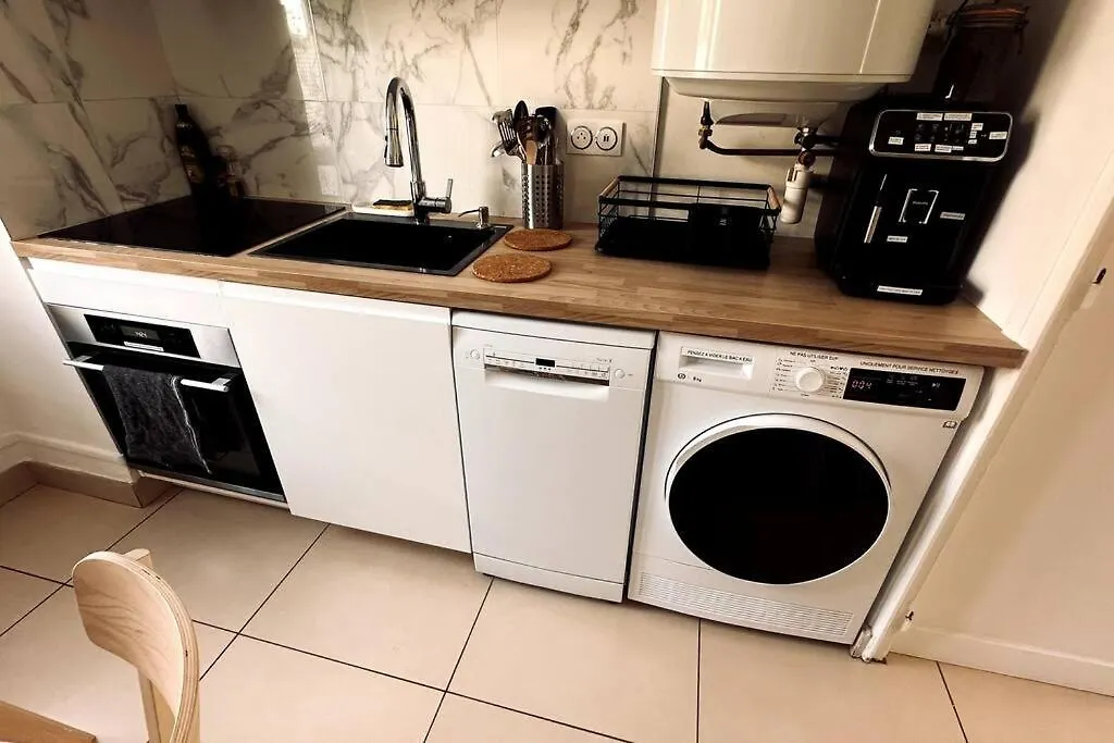 Appartement 3 Chambres + Parking A Lyon 7 Apartament
